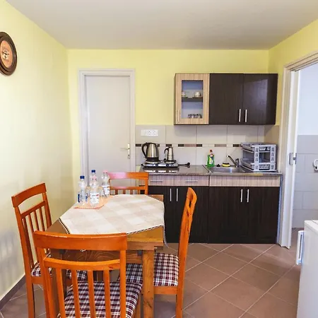 Tolnay Kúria és Vendégház *