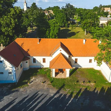 Tolnay Kuria Es Vendeghaz Nagygorbo