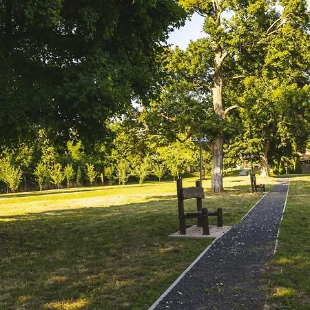 Tolnay Kúria és Vendégház *